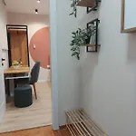 Center Cozy Nest