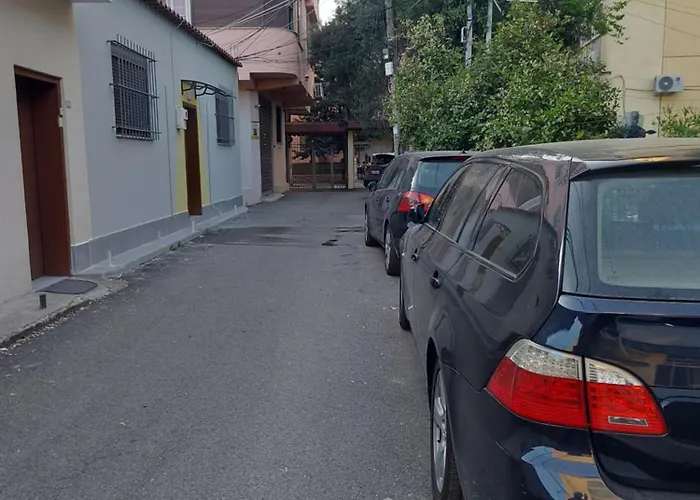 Center Cozy Nest 3* Τίρανα